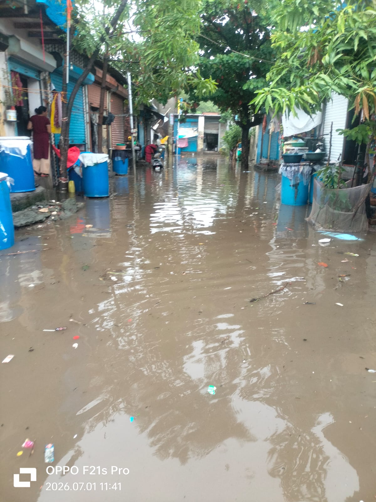 वसई-विरार में दूसरे दिन भी मूसलाधार बारिश का कहर  सड़कें बनीं दरिया, पेल्हार और मांडवी में सबसे ज्यादा बारिश, कई इलाकों में जलभराव से जनजीवन प्रभावित